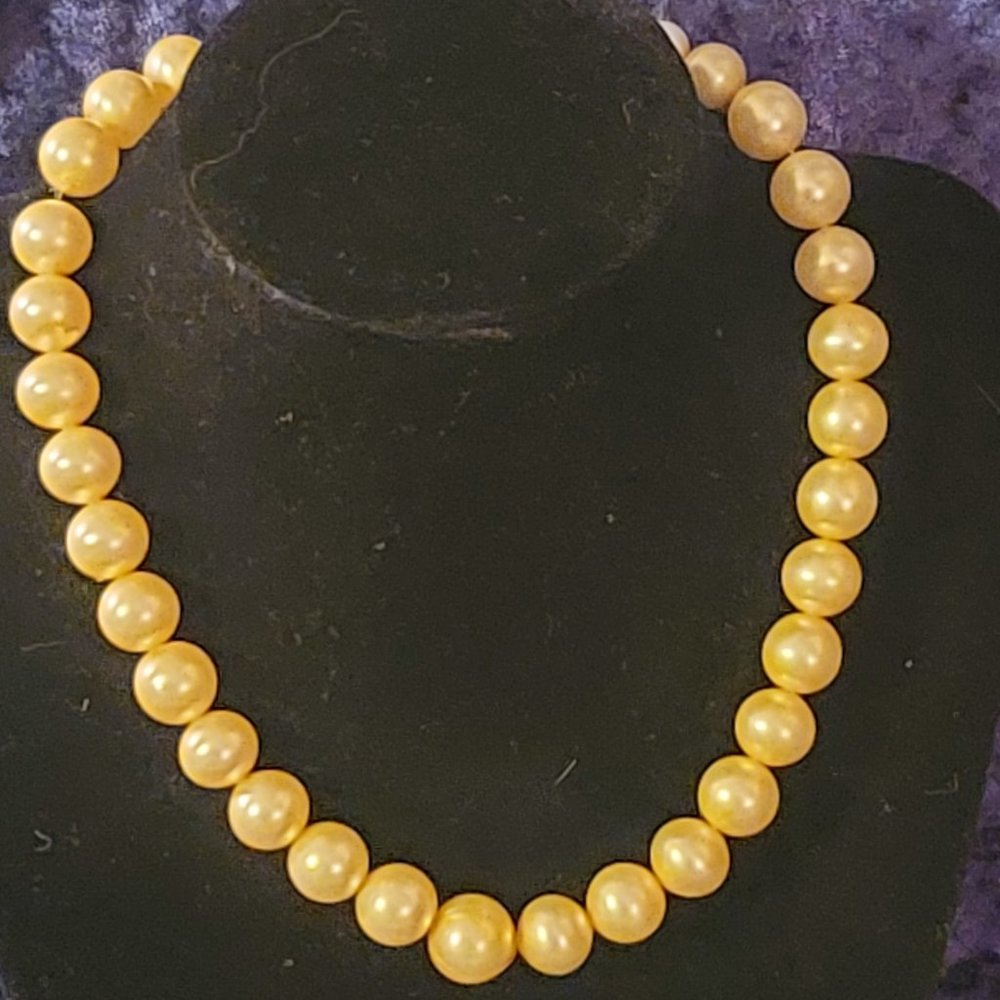 Vintage Pearl Choker - 16 inch - lovely